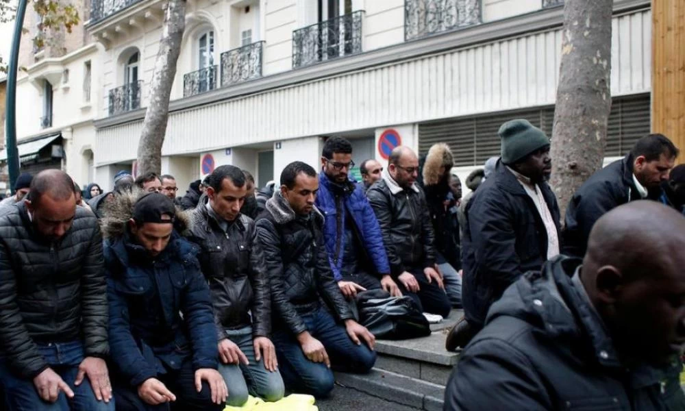 Η Τουρκία προετοιμάζει κρίση με τη Γαλλία: Με “όπλο” θρησκεία & γλώσσα ο Ερντογάν απειλεί την ΕΕ